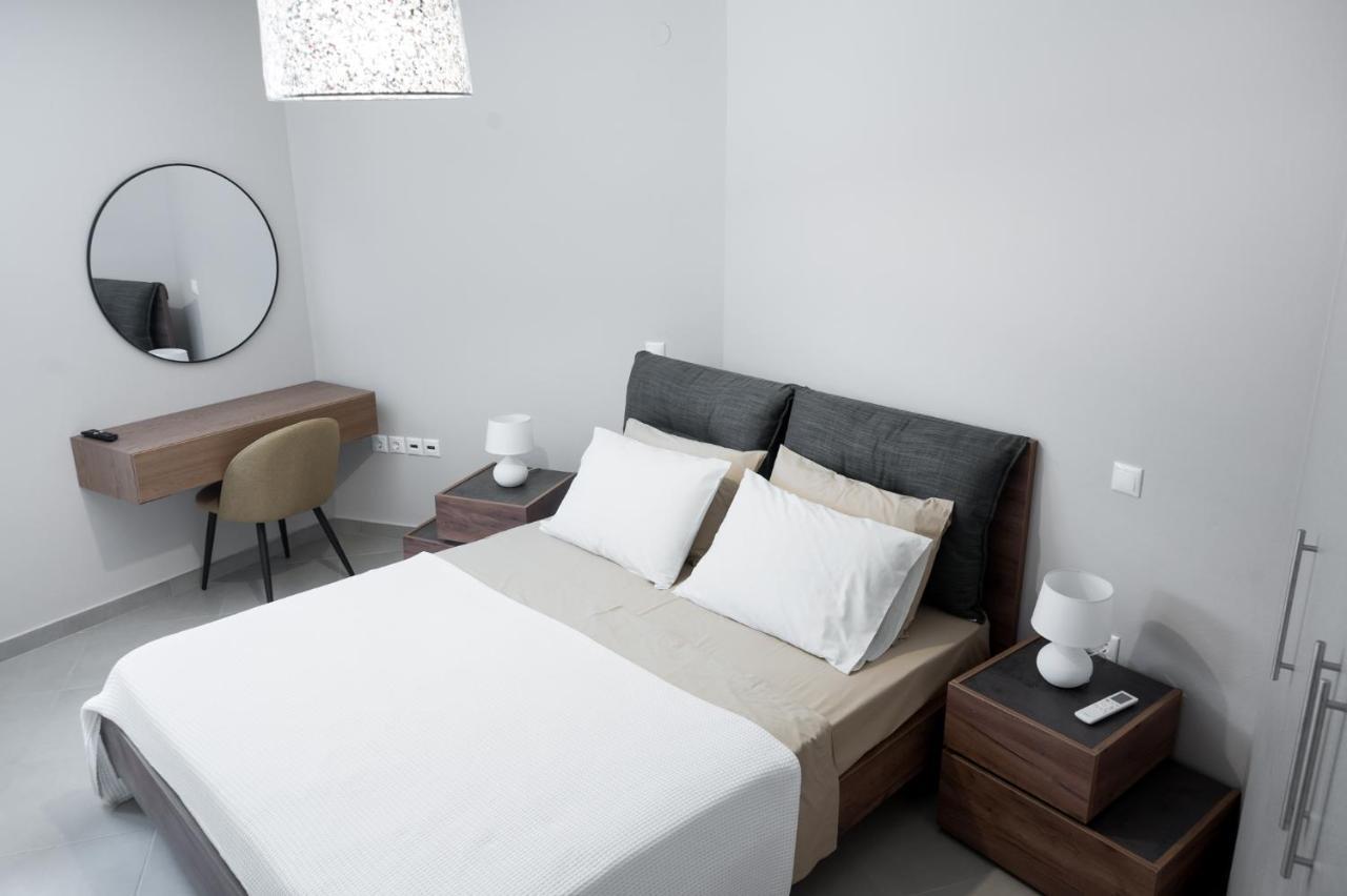 Meda Apartments Preveza Esterno foto