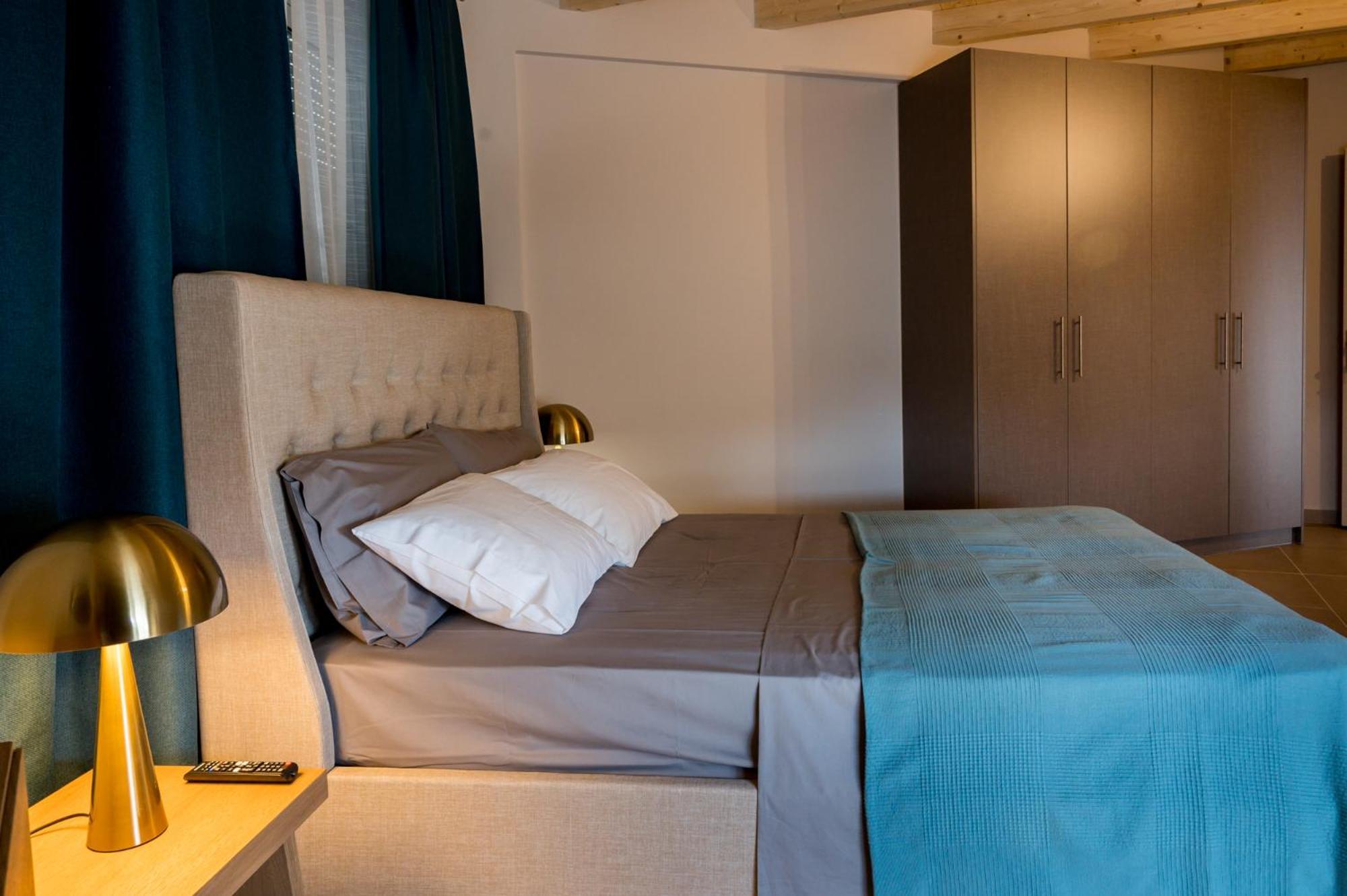 Meda Apartments Preveza Esterno foto